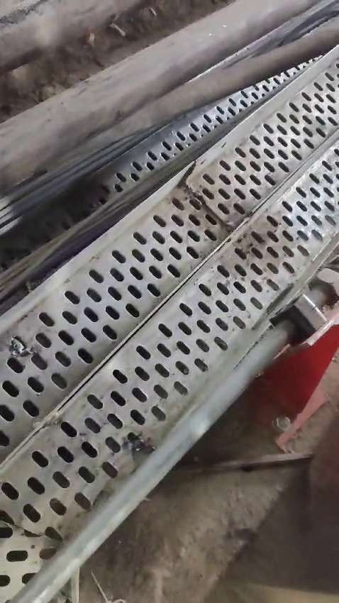 Cable tray installation